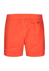 Oranssit uimapuvut joustavalla vyötäröosalla, takataskulla ja hienovaraisella kiiltävällä pinnalla. Muotovalintana taskussa on pieni logo.