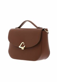 Borsa in pelle marrone con una patta curvata, manico superiore e una chiusura dorata con una lettera "L" stilizzata. Texture liscia e design pulito.