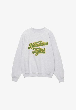 Szürke kapucnis pulóver, amelyen zöld írásos betűkkel szerepel a "Hawkin's Tigers" felirat. A dizájn bordázott mandzsettákkal és nyakkal rendelkezik, puha tapintással.