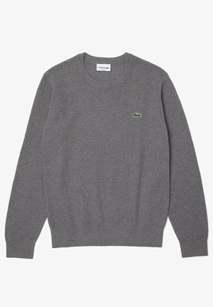 Maglione grigio a maniche lunghe in maglia con scollo rotondo e piccolo logo coccodrillo verde Lacoste sul petto sinistro.