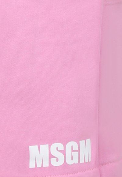 Felpa in cotone rosa con una texture morbida e una cucitura orizzontale. Il nome del marchio "MSGM" è stampato in grandi lettere bianche sull'orlo.