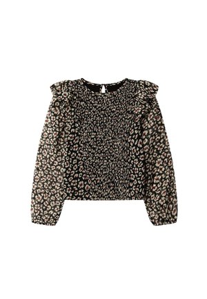 Blusa floral con fondo negro, hombros con volantes, cuerpo fruncido y mangas largas abullonadas en un patrón combinado de crema, rojo y verde.