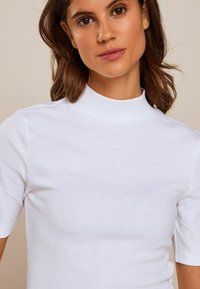 Next HALF SLEEVE HIGH NECK TSTANDARD - Tricou basic - white