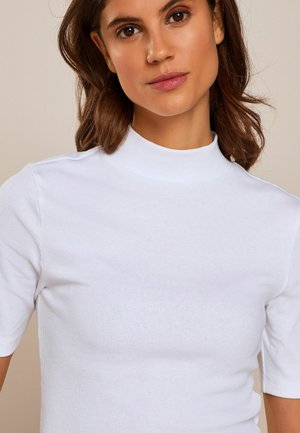 HALF SLEEVE HIGH NECK TSTANDARD - Paprasti marškinėliai - white