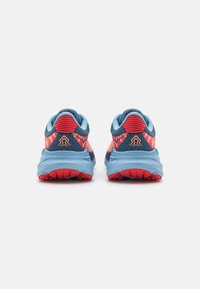 HOKA CHALLENGER 7 - Bėgimo bateliai, skirti nelygiam paviršiui - papaya/real teal