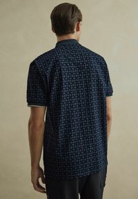 Next FLOCKED - Pikeepaita - navy blue geo