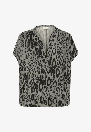 Haut à imprimé léopard gris avec des manches courtes, un col en V et une coupe ample. Le tissu texturé présente un motif animal noir sur une base plus claire.