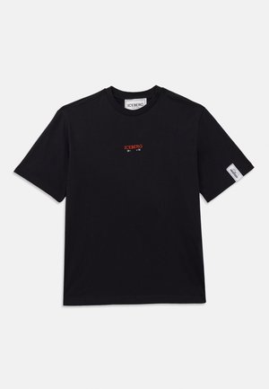 Black cotton t-shirt featuring a small red embroidered logo "ICEBERG 19 - 74" on the front and a label on the left sleeve. Short sleeves, crew neck.
