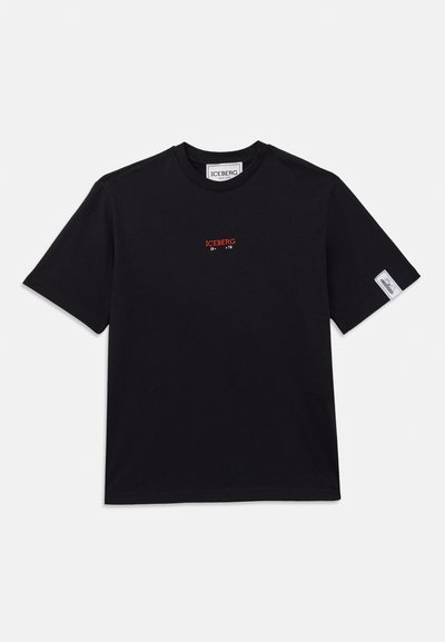 Schwarzes Baumwoll-T-Shirt mit einem kleinen roten gestickten Logo "ICEBERG 19 - 74" auf der Vorderseite und einem Etikett auf dem linken Ärmel. Kurze Ärmel, Rundhalsausschnitt.