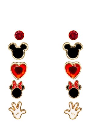 Orecchini in tonalità oro con forme di Topolino smaltate in nero e rosso, strass rossi e un motivo a mano bianca. Texture con finiture lisce e lucide.