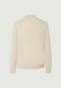 Beiger, langärmeliger Strickpullover mit klassischen Kragen, gerippten Bündchen und Saum sowie glatter Textur. Die Rückansicht zeigt ein minimalistisches Design.