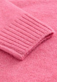 Unselected, pink