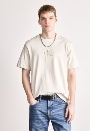 GIFT GIVING 20S EASY TEE - Βασικό μπλουζάκι - chalk