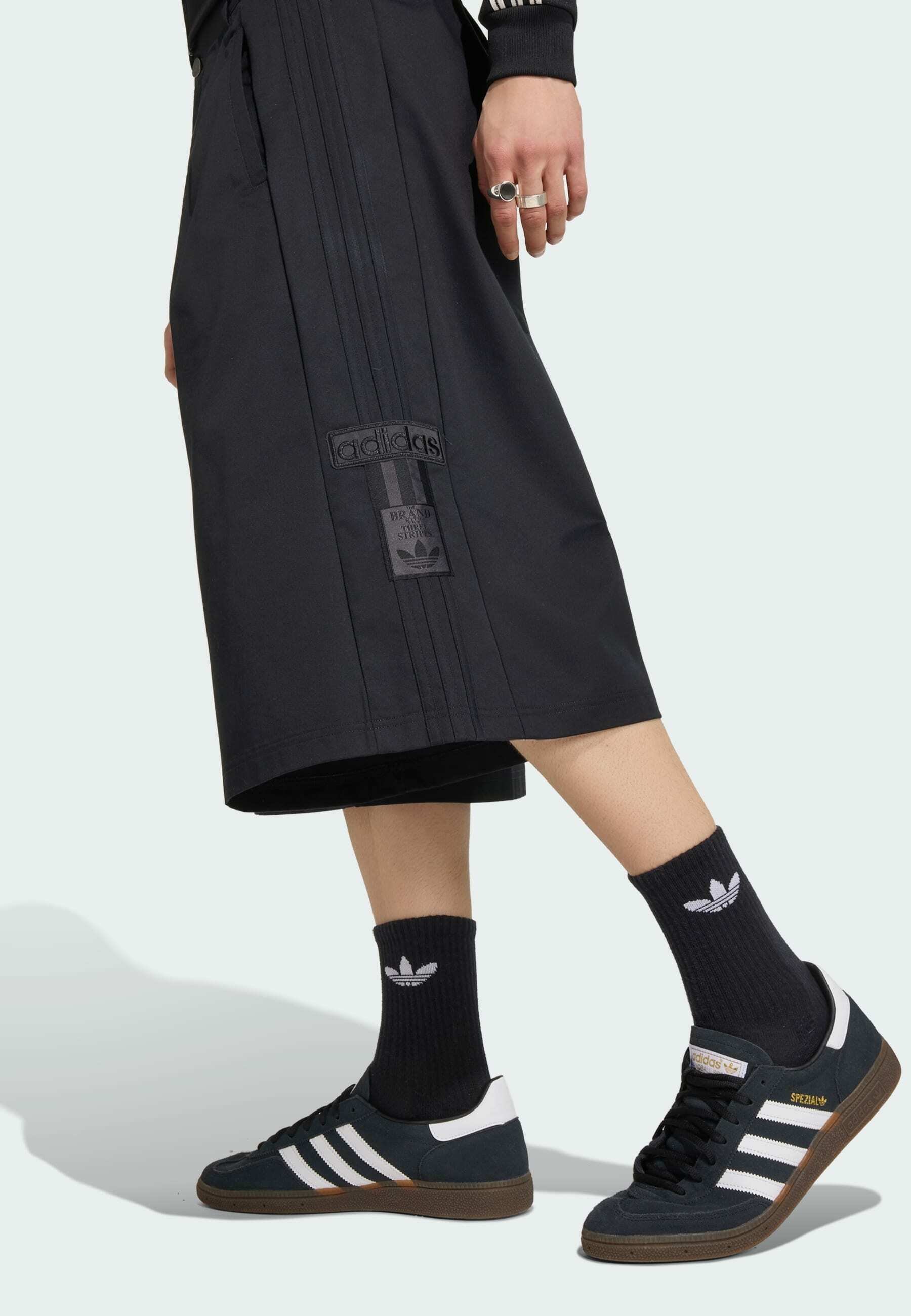 adidas Originals ADIDAS ORIGINALS ADIBREAK SHORT - Shorts - black