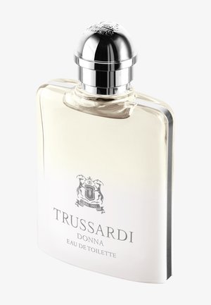 Duidelijke rechthoekige glazen parfumfles met zilveren dop, gelabeld "Trussardi Donna Eau de Toilette" en een klein wapenschild-logo.