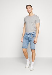 TOM TAILOR DENIM REGULAR FIT - Jeansshort - used light stone blue denim