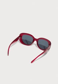 COACH Saulesbrilles - milky merlot