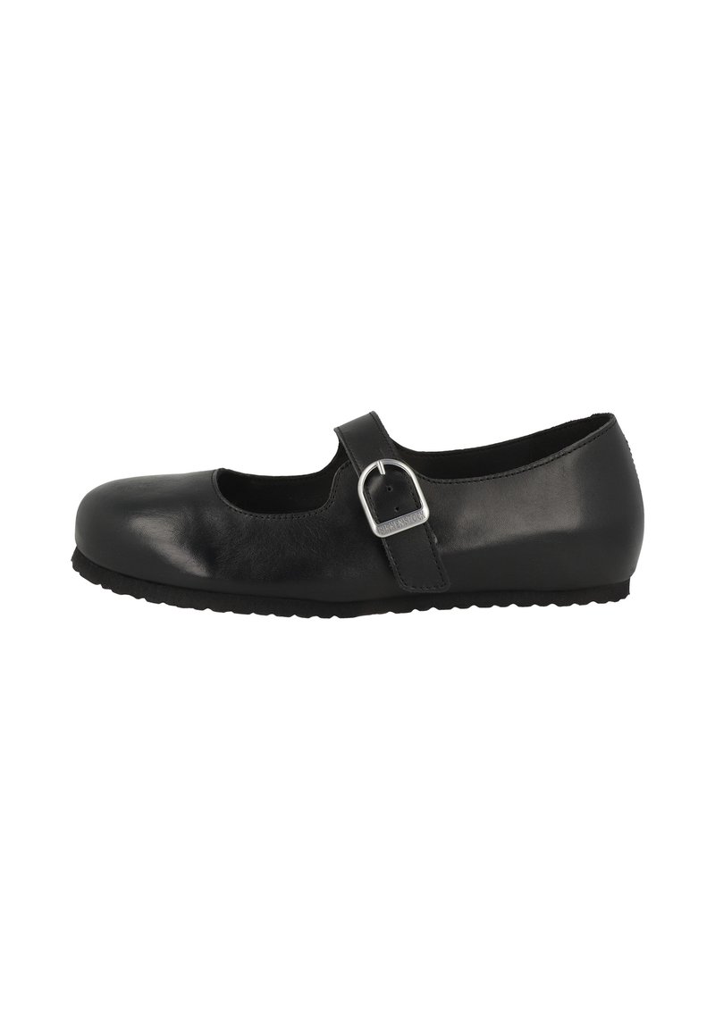 Czarne skórzane buty Mary Jane z zaokrąglonym noskiem, regulowanym paskiem, srebrną klamrą i teksturowaną podeszwą, przedstawione w profilu bocznym na białym tle.