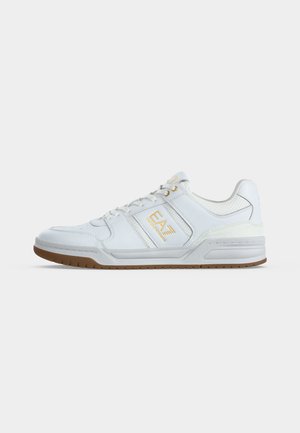 EA7 Emporio Armani BASELINE UNISEX - Trainers - optical white/gold-colouredhoney