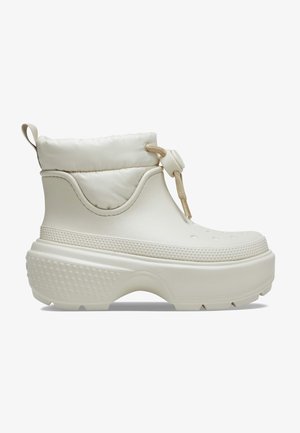 Crocs, STOMP PUFF - Botas para la nieve - stucco