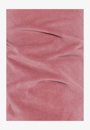 Tessuto morbido e strutturato di colore rosa polveroso con pieghe sottili e un aspetto leggermente stropicciato, che mette in risalto un materiale liscio e accogliente.