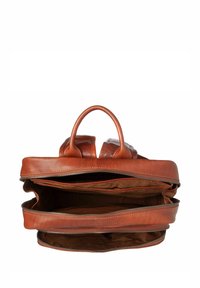 Borsa tote in pelle marrone con manici superiori doppi, chiusura a zip e due scomparti. Texture liscia con dettagli di cucitura discreti.