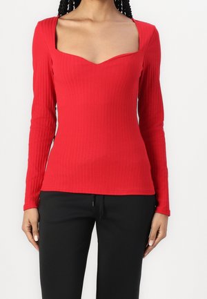 Long sleeved top - red