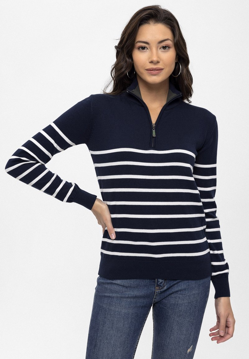 Pull marin avec des rayures blanches horizontales, doté d'un col zippé et de poignets côtelés. Tissu tricoté doux avec une coupe ajustée.