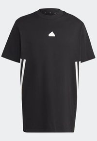 T-shirt nera in cotone con maniche corte, caratterizzata da accenti bianchi sui lati e un piccolo logo bianco sul davanti, scollatura rotonda.