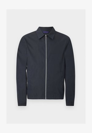 Navy blauwe lichtgewicht jas met volledige zilveren ritssluiting aan de voorkant, klassieke kraag, lange mouwen, elastische manchetten en zijzakken.
