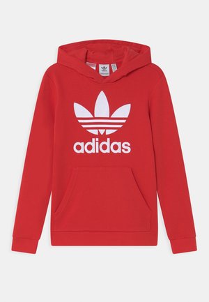 Sweat à capuche rouge Adidas avec grand logo Trefoil blanc et poche kangourou à l'avant.