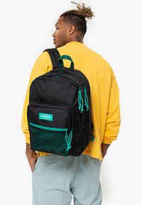 Eastpak PINNACLE - Zaino - kontrast stripe black
