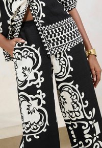 Lipsy PRINTED WIDE  - Nadrágok - black