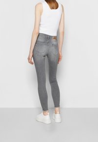 ONLY Vaqueros pitillo - grey denim