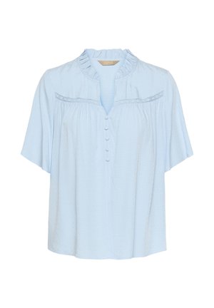 Hellblaue Kurzarmbluse mit Rüschensaum, vorne mit stoffüberzogenen Knöpfen, Spitzendetails und subtiler Punktemusterung.