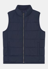 Granatowa kamizelka ocieplana z wysokim kołnierzem, przednim zamkiem błyskawicznym, pikowaną teksturą i bocznymi kieszeniami. Posiada przeszycia dla dodania detalu.