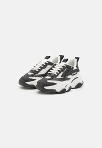 Steve Madden POSSESSION - Trainers - black/white