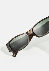 Le Specs TRES GAUCHE - Lunettes de soleil - tort