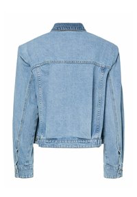 Lyseblå denimjakke vist bagfra med lange ærmer, knappede manchetter og synlige sømdetaljer på en hvid baggrund.