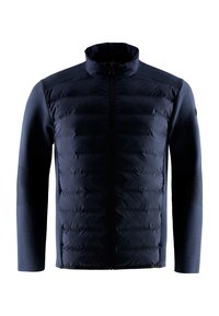 Chaqueta azul marino con parte delantera acolchada, cierre de cremallera, cuello alto y paneles laterales de punto texturizado. Presenta un logo circular en la manga.