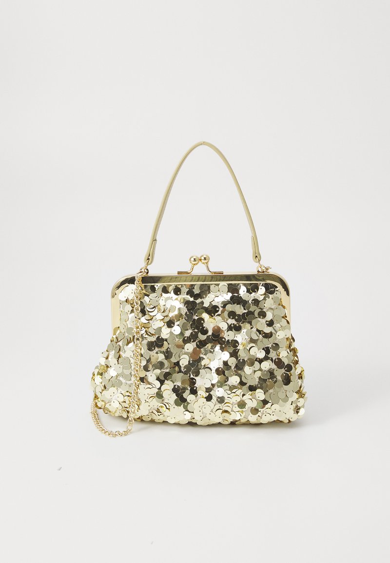 Goldene Paillettentasche mit einem Metallrahmen und Kiss-Lock-Verschluss. Verfügt über einen oberen Griff und einen abnehmbaren Kettenriemen. Glatte Textur über die gesamte Tasche.