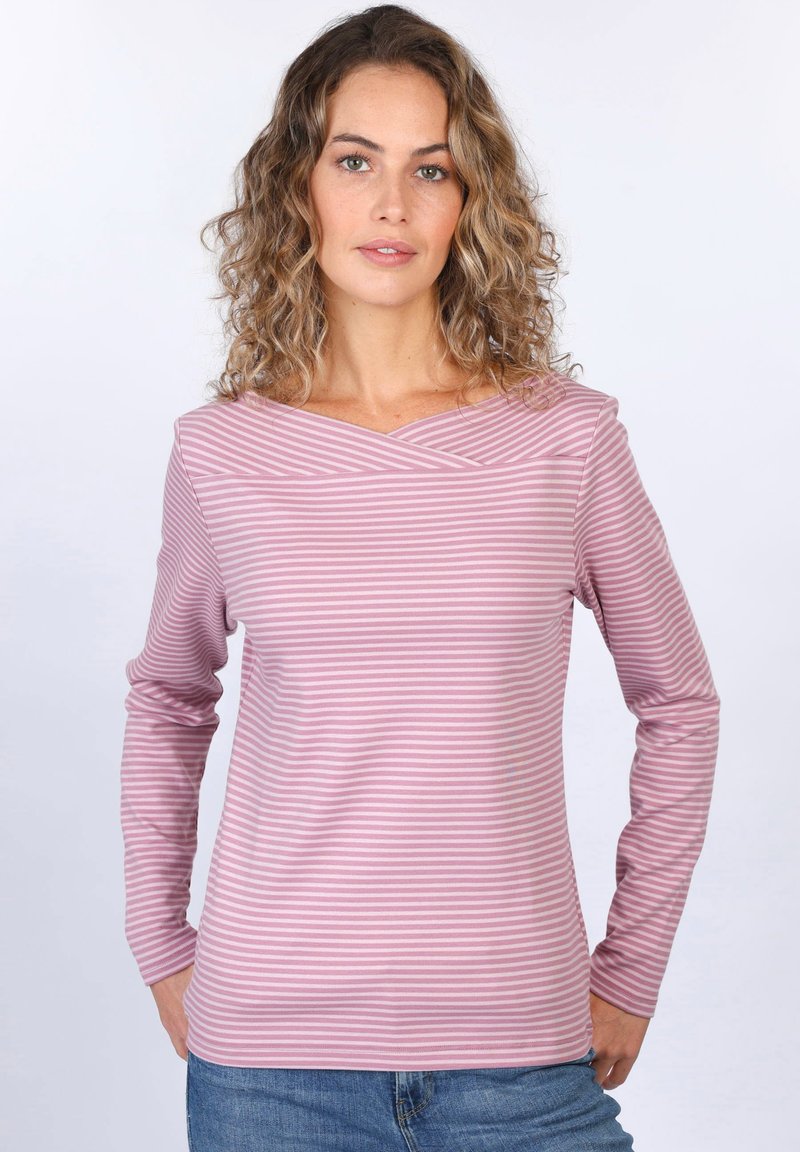 Langärmliges, rosa gestreiftes Oberteil mit V-Ausschnitt, aus weichem Stoff und lockerer Passform. Texturierte Streifen verlaufen horizontal über das Kleidungsstück.