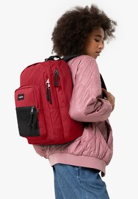 Eastpak PINNACLE - Ryggsäck - beet burgundy