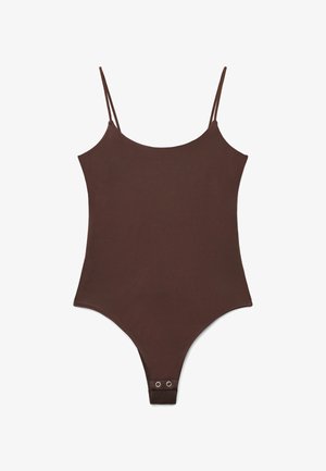 Body marrone senza maniche con sottili doppie spalline e chiusure a scatto all'altezza dell'incavo su sfondo bianco.