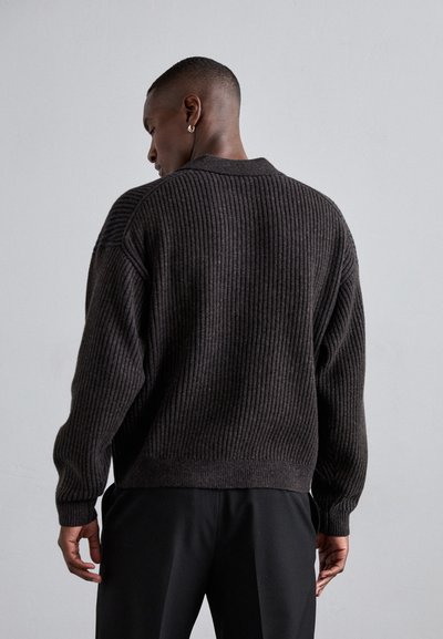 Filippa K Džemper - mocha/navy
