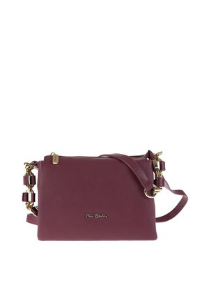 Borsa a tracolla in pelle viola intenso con dettagli in catena dorata e tracolla regolabile, dotata di una cerniera superiore e piccolo logo del marchio sul fronte.