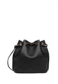 Borsa a secchiello in pelle nera con superficie texture, dettagli in hardware dorato e chiusura con cordoncino. Dotata di una tracolla singola regolabile.