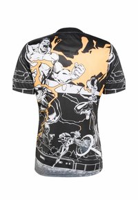 Czarna koszulka z krótkim rękawem z wyrazistymi grafikami w stylu komiksowym w bieli i pomarańczu, przedstawiająca postacie i sceny akcji, gładka tekstura.