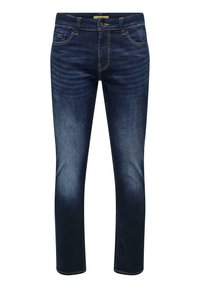 Jeans in denim blu scuro con taglio dritto classico, caratterizzati da leggere scoloriture, cuciture a contrasto e design tradizionale a cinque tasche.