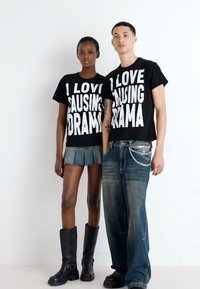 Jaded London DRAMA SLOGAN TEE UNISEX - Marškinėliai su spaudiniu - black